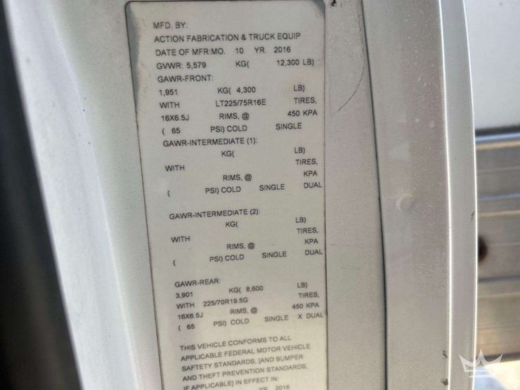 2017-chevrolet-express-3500-image-6