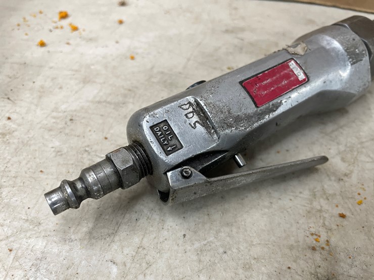 caterpillar-12-image-10