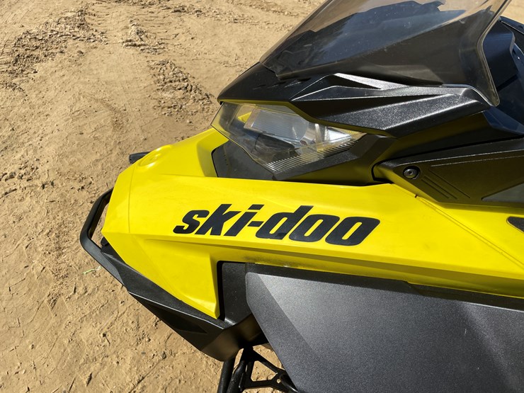 #203-•-2022-ski-doo-renegade-sport-600-efi-snowmobile-(sells-with-bill-of-sale-only)-image-9