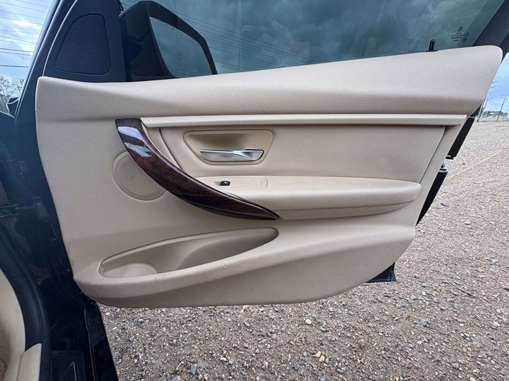 2014-bmw-320i-4-door-sedan-(84,380-miles)-image-20