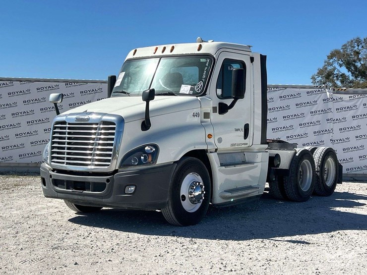 2016-freightliner-cascadia-125-image-1