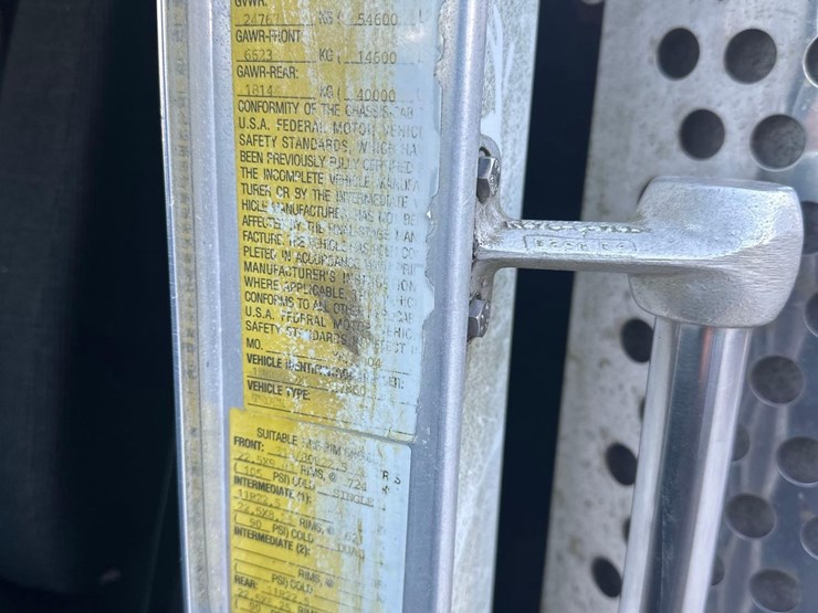 2005-kenworth-t300-image-16