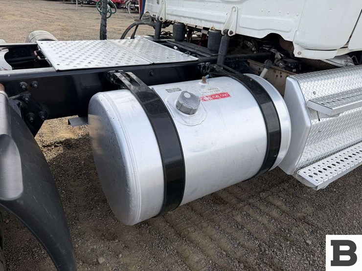 2017-freightliner-cascadia-125-image-31