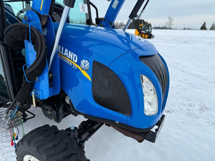 new-holland-boomer-37-image-36