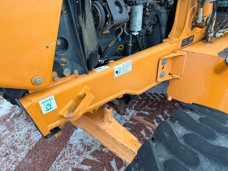 2011-case-570m-xt-image-53