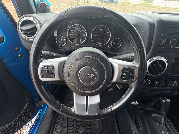 2014-jeep-wrangler-image-12