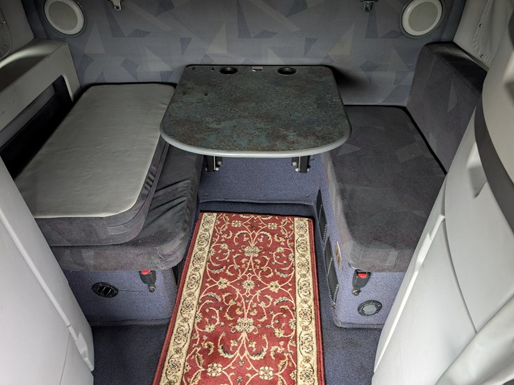 #30942-•-2015-volvo-vnl-tandem-axle-truck-tractor-image-14