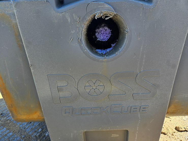 #170-•-boss-quick-cube-skid-steer-mount-salt-spreader-(1)-attachment-&-(2)-cubes-image-14