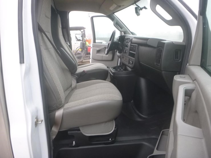 2023-gmc-3500-image-12