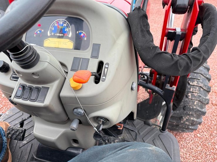 case-ih-farmall-55c-image-43