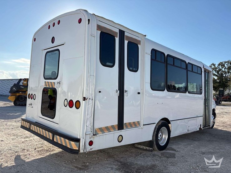 2003-ford-e450-image-3