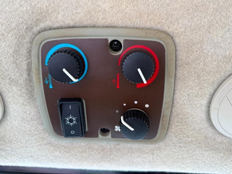 john-deere-3033r-image-54