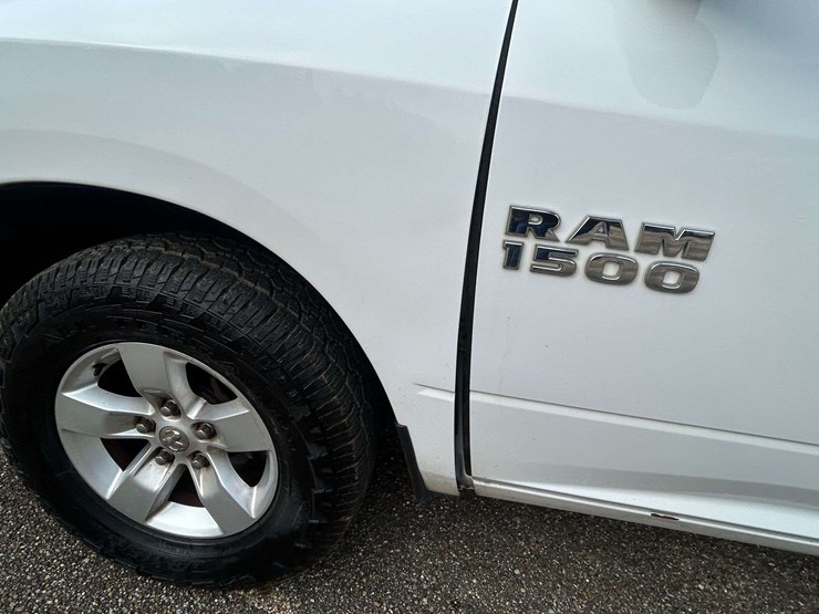 2016-ram-1500-slt-image-15