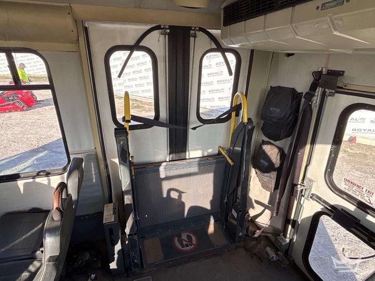 2003-ford-e450-image-21