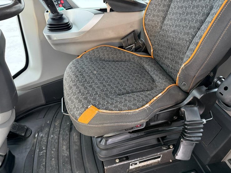 2023-case-621g-xr-image-62