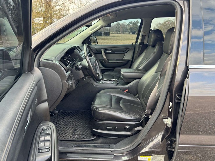 2016-gmc-acadia-slt-image-11