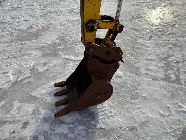 new-holland-e27sr-image-32