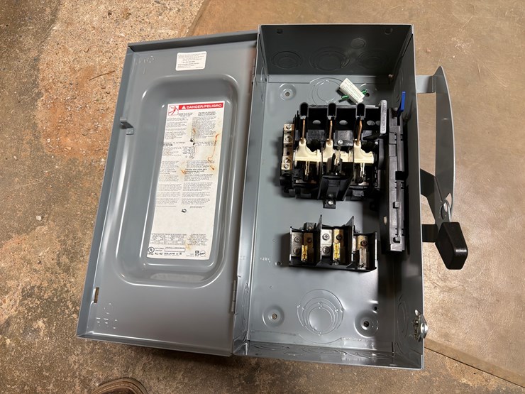 #101-•-square-d-safety-switch-image-3