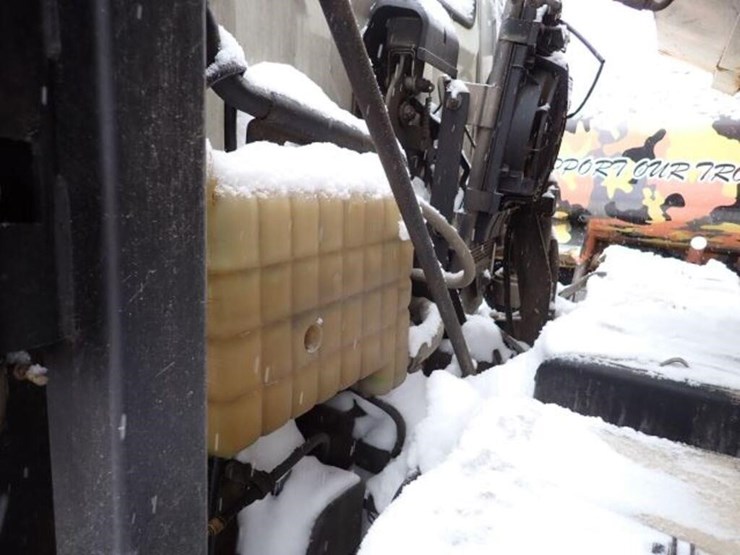 2002-gmc-7500-image-34