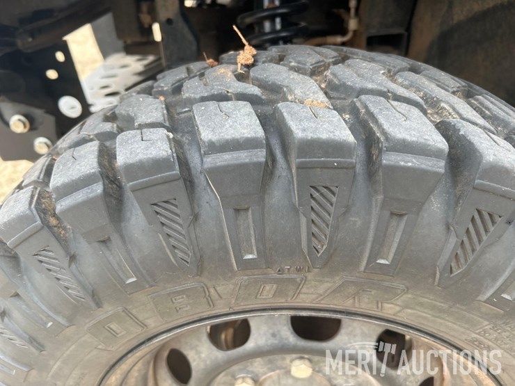 2022-john-deere-gator-image-13