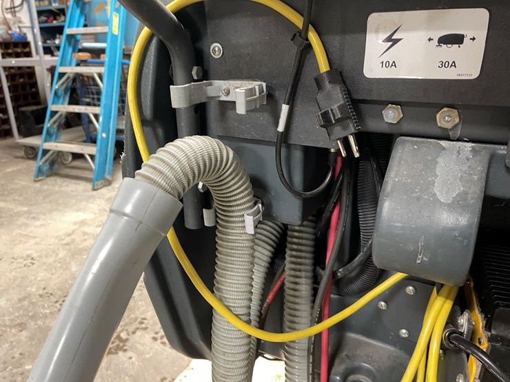 #304-•-advance-aqua-plus-carpet-extractor-image-14