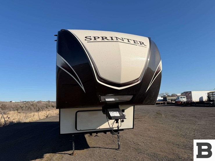 2018-keystone-sprinter-5th-wheel-trailer-image-7