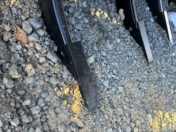 #115427-•-72"-skidsteer-ripper-image-3