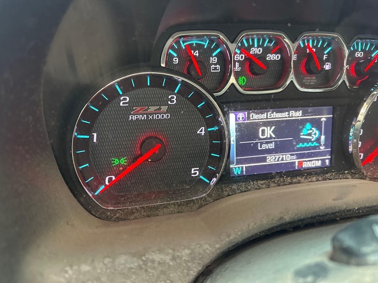 2015-chevrolet-silverado-2500-image-17