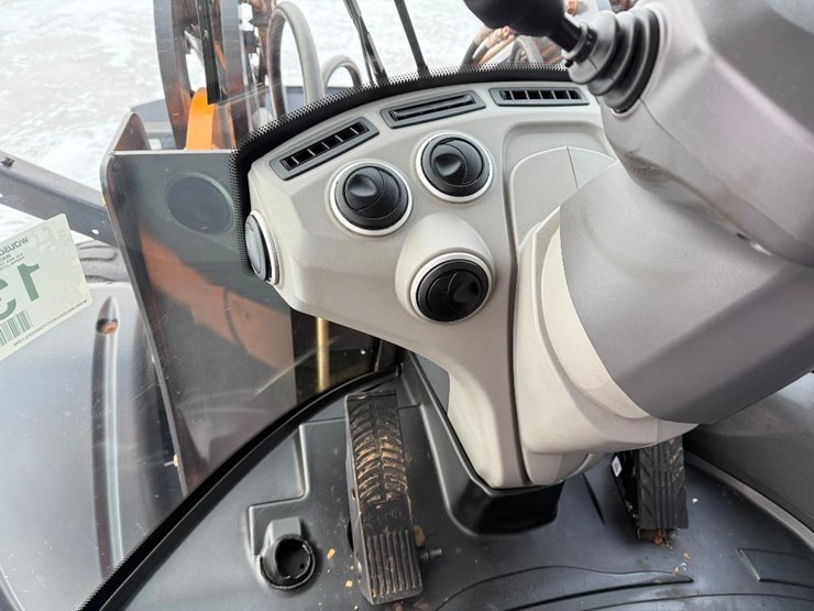 2019-case-621g-xt-image-67