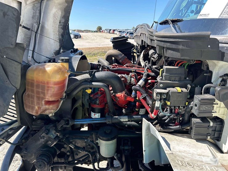 2018-international-durastar-4300-image-10