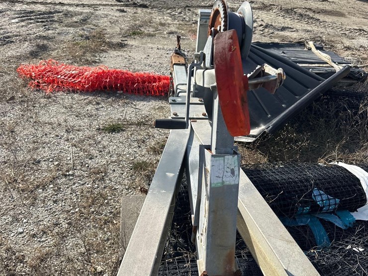 ez-loader-t/a-25ft-long-aluminum-boat-trailer-image-6