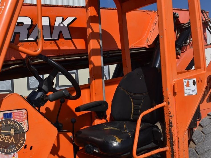 2015-sky-trak-8042-image-43