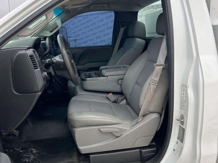 2015-chevrolet-silverado-2500hd-image-13