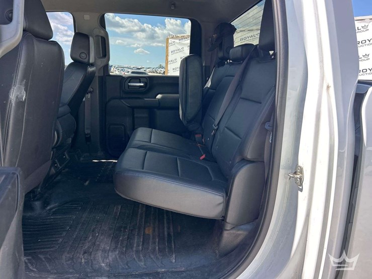 2021-chevrolet-silverado-2500hd-image-16