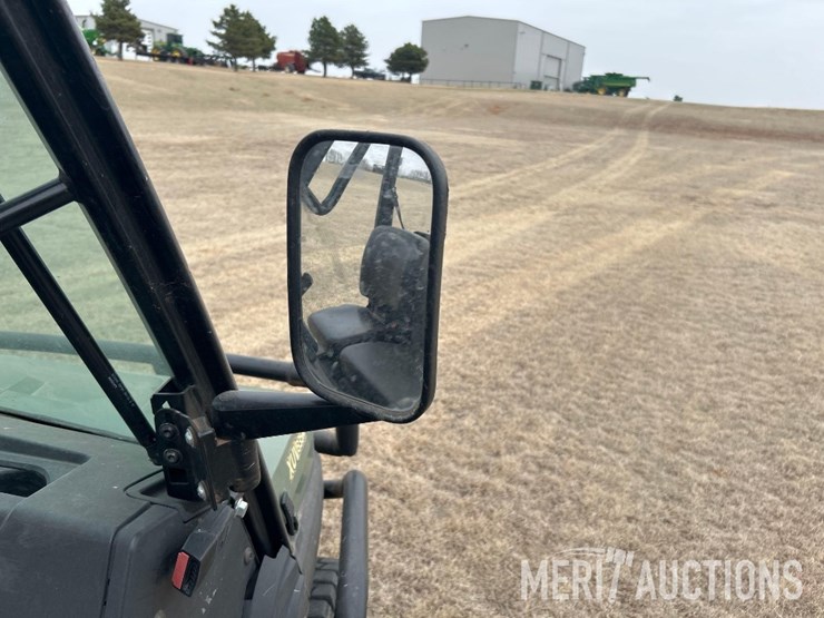 2021-john-deere-gator-image-34