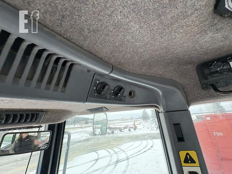 2002-new-holland-8670a-image-24