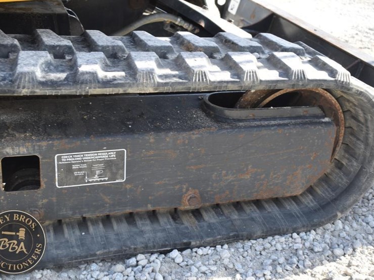 2021-deere-26g-image-33