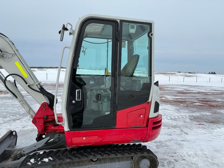 takeuchi-tb240-image-12