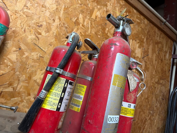 #32-•-(4)-fire-extinguishers-image-4