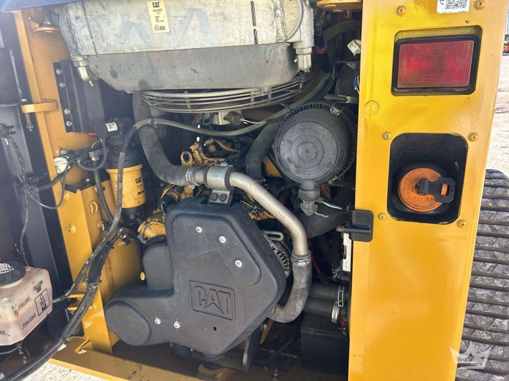 2019-caterpillar-239d3-image-7
