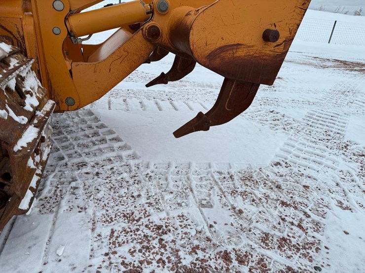 2011-case-1650l-xlt-image-15