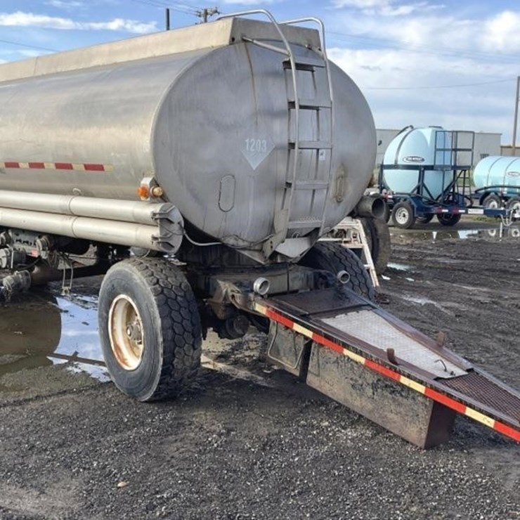 (DMV) CLOUGH 4000g Alu. Tanker Trailer