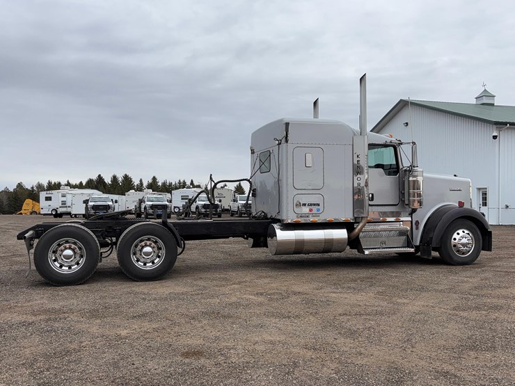 2004-kenworth-w900l-image-6