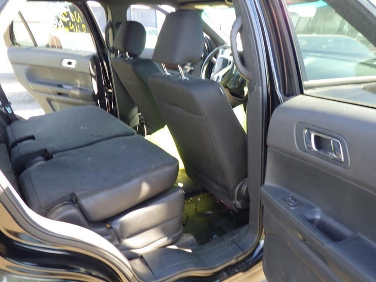 2015-ford-explorer-image-8