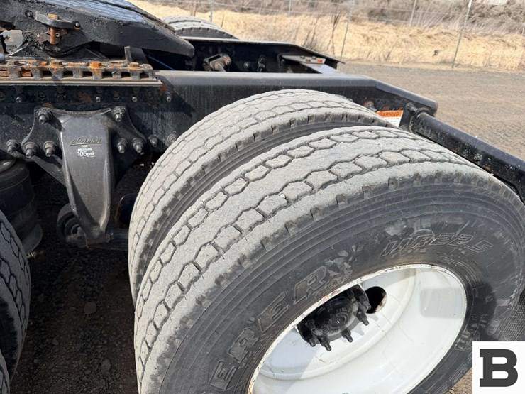 2017-freightliner-cascadia-125-image-18