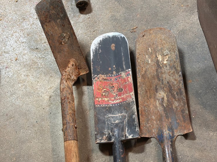 #56-•-(3)-spade-shovels-image-2