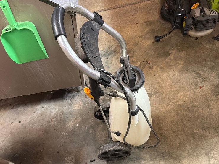 #19-•-round-up-sprayer-image-1