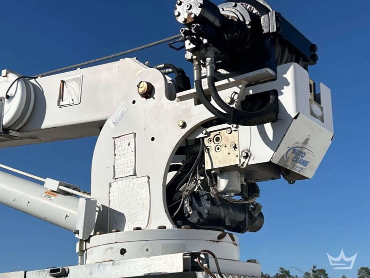 2017-freightliner-m2-106-image-32