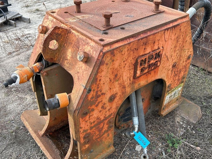 npk-c10c-c1100-excavator-vibratory-compactor-aatachment-image-3