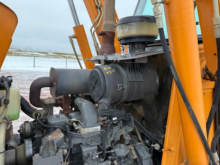 2011-case-570m-xt-image-46